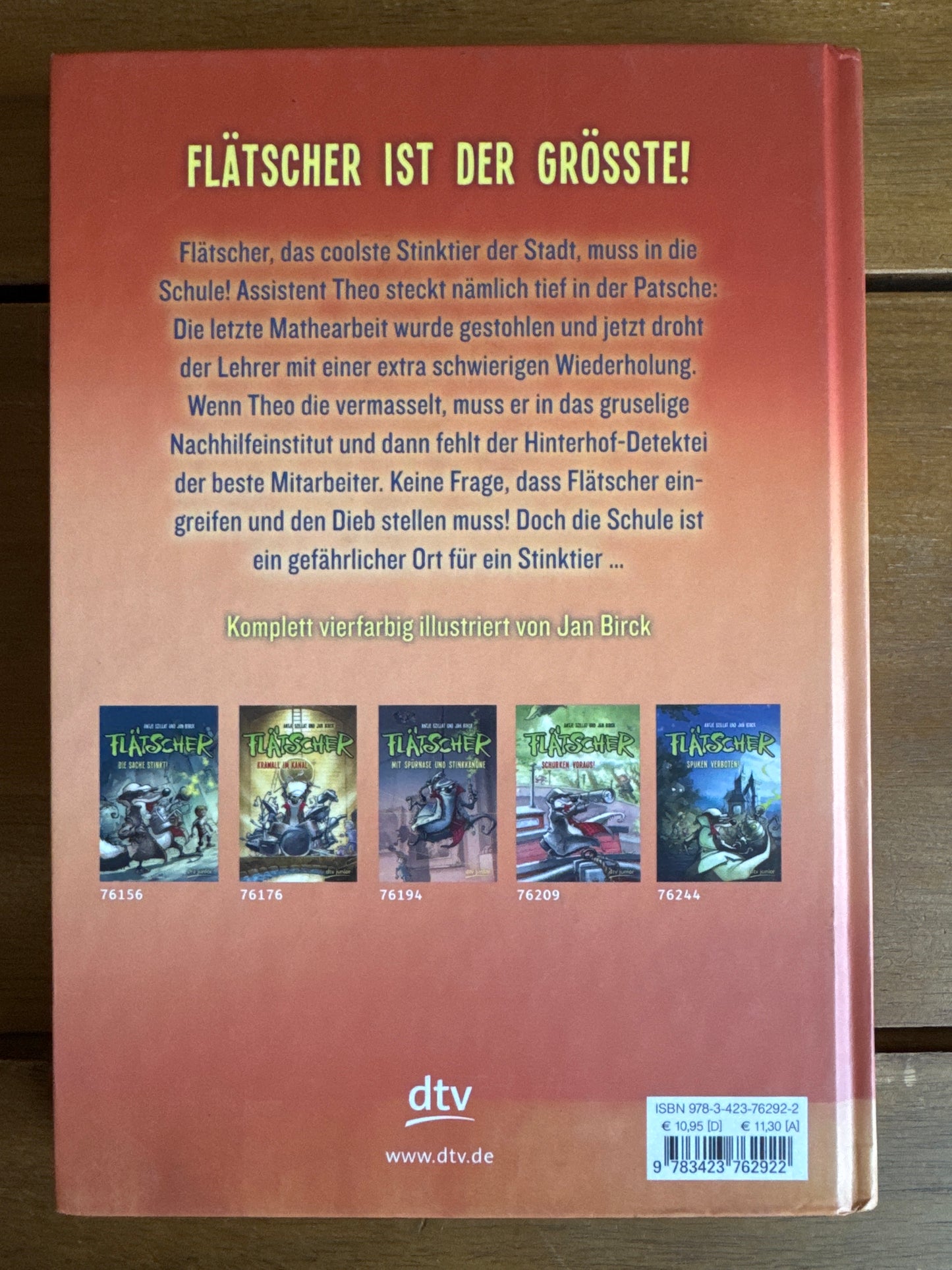 Flätscher von Lehrern umzingelt