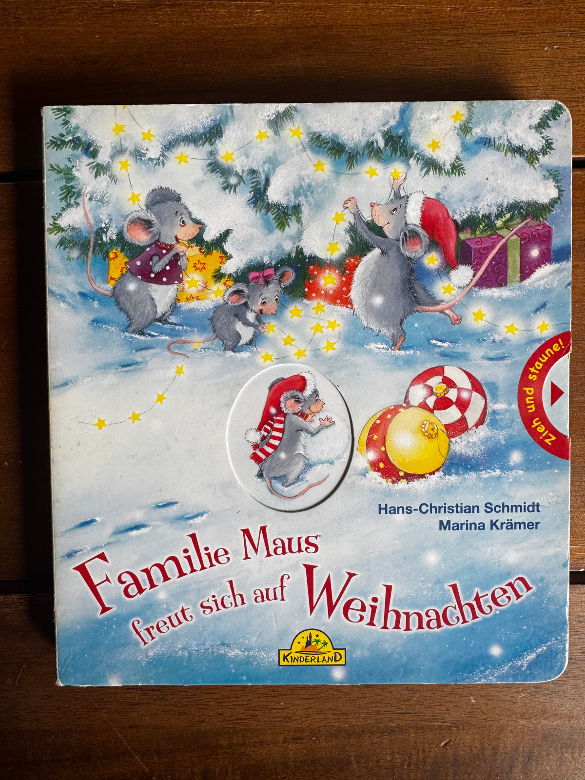 Familie Maus freut sich auf Weihnachten